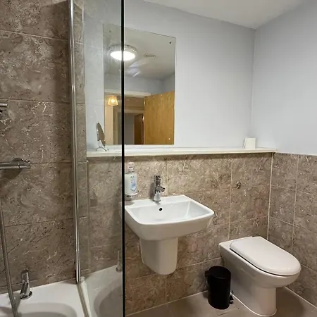 Luxury 5 Bed Centre Apartment