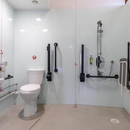 Easyhotel Hotell 2*