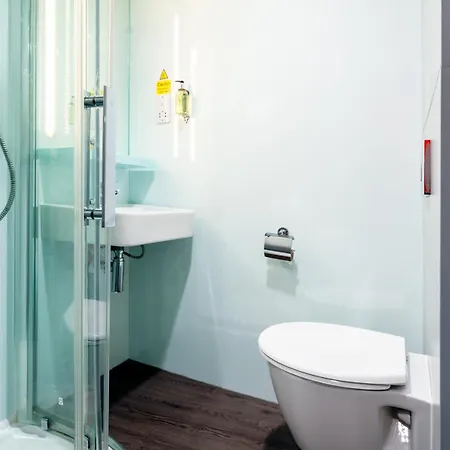 Hotell Easyhotel 2*