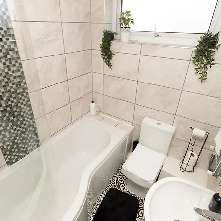 Great Value Comfort Free Parking Near Semesterbostad Manchester