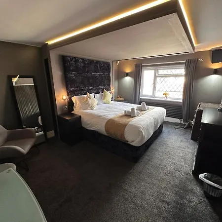 5br Jacuzzi, Garden & Parking Nyaraló