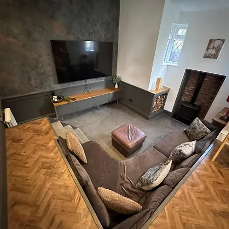 בית נופש 5br Jacuzzi, Garden & Parking מנצ'סטר