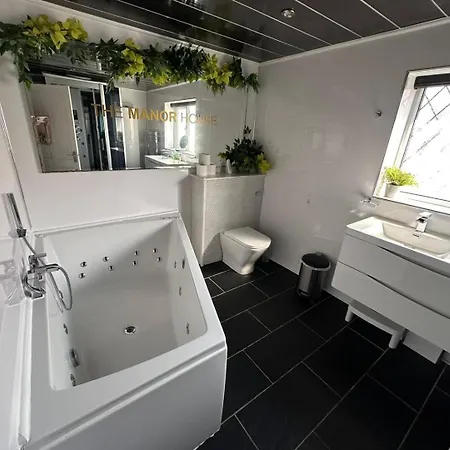 5br Jacuzzi, Garden & Parking מנצ'סטר