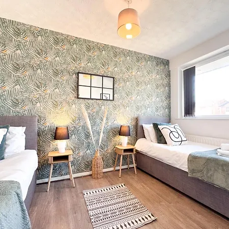 Contractor By Furnished Nyaraló *