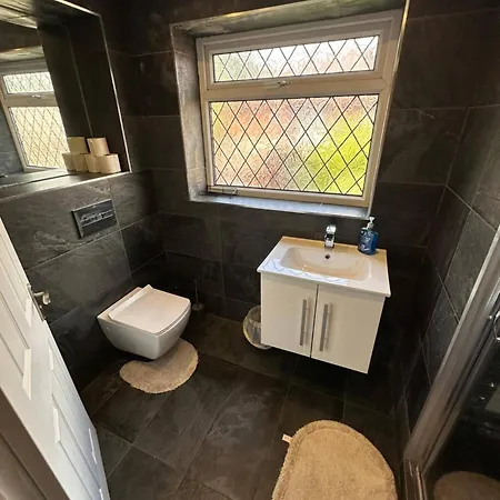 5br Jacuzzi, Garden & Parking * Manchester