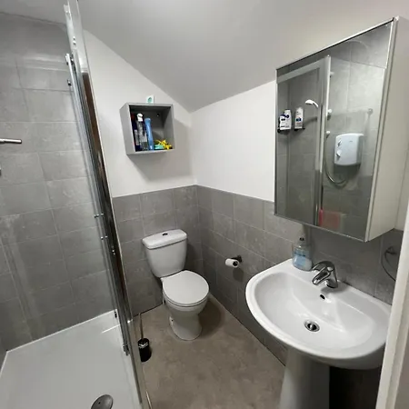 Comfortable En-suite Double Room-m16 * Manchester