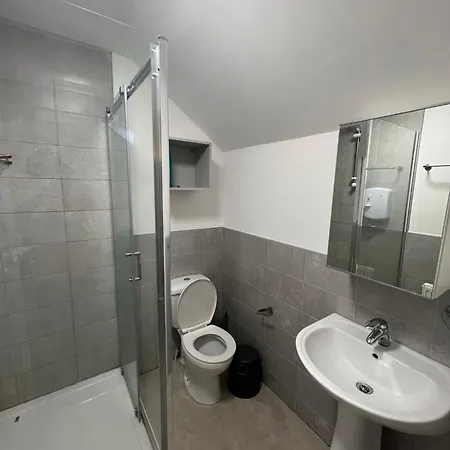 Comfortable En-suite Double Room-m16 *