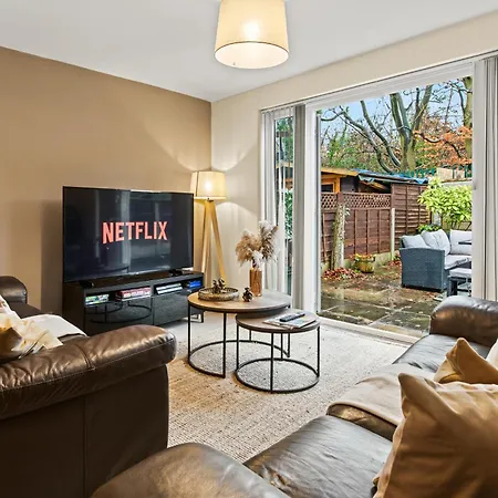 Forest View- Oasis Mural -didsbury Zen Sleeps 10 מנצ'סטר