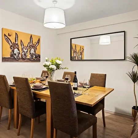 בית נופש Forest View- Oasis Mural -didsbury Zen Sleeps 10 *