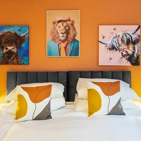בית נופש Forest View- Oasis Mural -didsbury Zen Sleeps 10