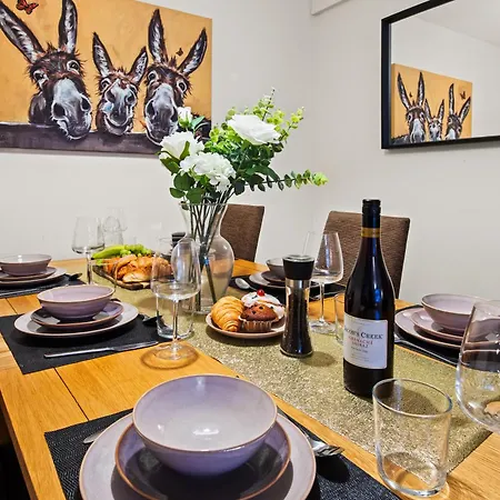 Forest View- Oasis Mural -didsbury Zen Sleeps 10 מנצ'סטר