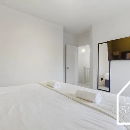 Spacious 3 Bed With Pac-man, Darts And 2 Parking Spaces Μάντσεστερ