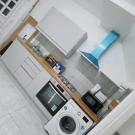 Cosy - Fresh New Master Bedroom Sleeps 3 Guests - 3 Adults Bed & Breakfast Manchester