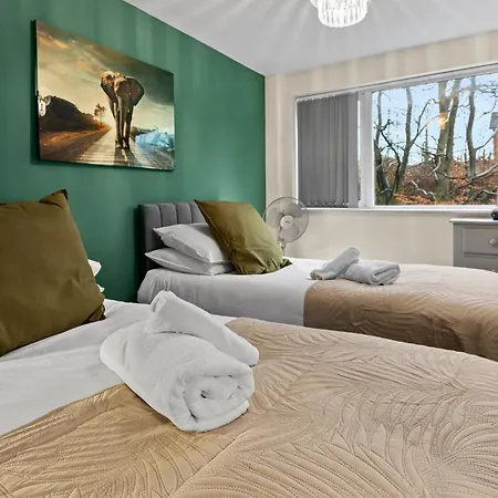 Forest View- Oasis Mural -didsbury Zen Sleeps 10 *