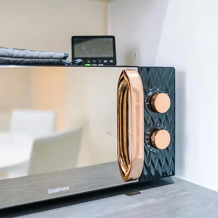 Spacious 3-bed With Free Parking And Near Centre *