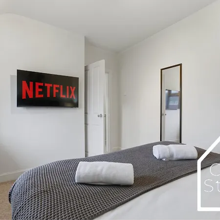 Σπίτι διακοπών Spacious 3 Bed With Pac-man, Darts And 2 Parking Spaces Μάντσεστερ