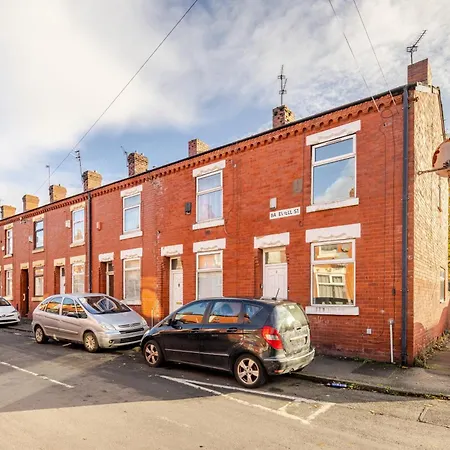 2 Bedroom House With Free Parking Manchester