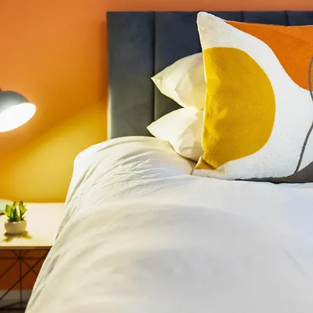 Forest View- Oasis Mural -didsbury Zen Sleeps 10 Дом отдыха Манчестер