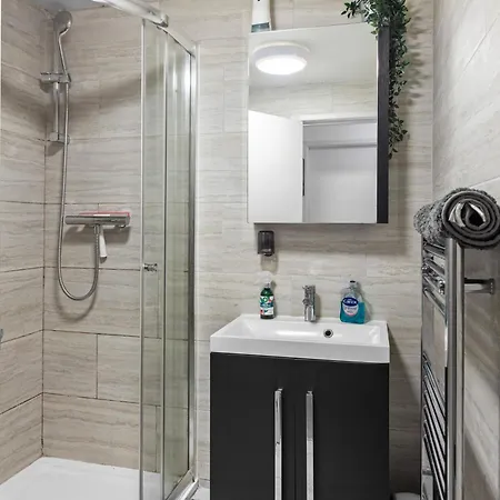 Forest View- Oasis Mural -didsbury Zen Sleeps 10