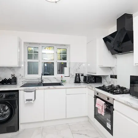 Elegant And Modern 3 Double Bedroom Near Centre Entire House Parking Bed & Breakfast *