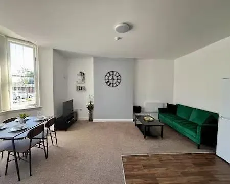 The Failsworth Collection - Stylish With Free Parking Manchester