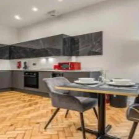 Beautiful Newly Built Flat - Walk To Centre - Pass The Keys Apartamento