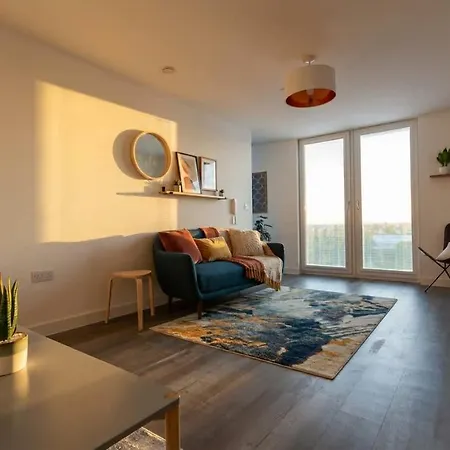 Modern & Spacious 2 Bed By Old Trafford マンチェスター