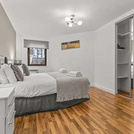 Bloom - Centre - Gated Parking Apartment