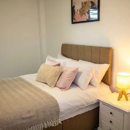 Fabulous 2 Bedroom In Apartment Manchester