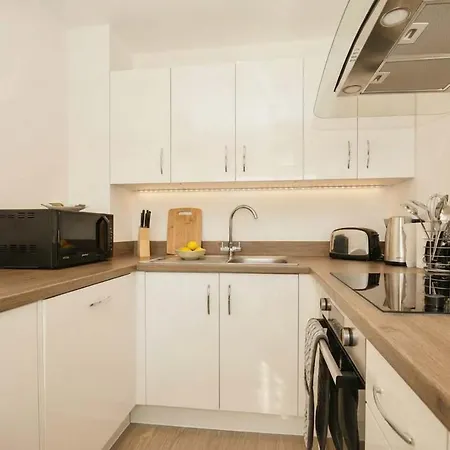 Modern 1 Bed With Views In Mánchester