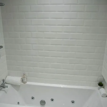 Spacious 1 Bed Near Etihad