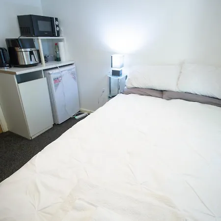Close To Centre 3-bed Townhouse, Sleeps 7, Free Parking, Great Transport Links Apartamento
