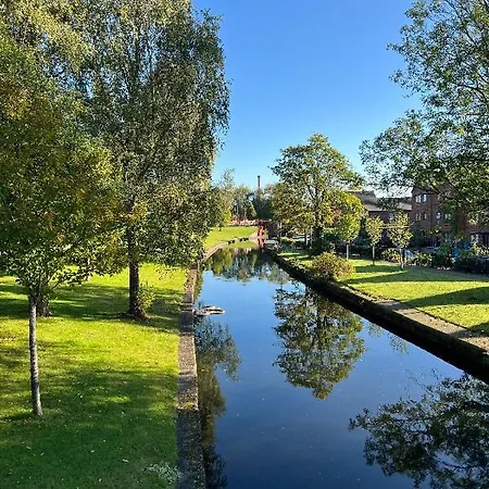 아파트 Chic Mill With Canal Views *