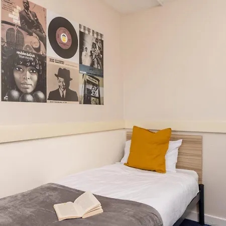 John Lester And Eddie Colman Courts In Salford * מנצ'סטר