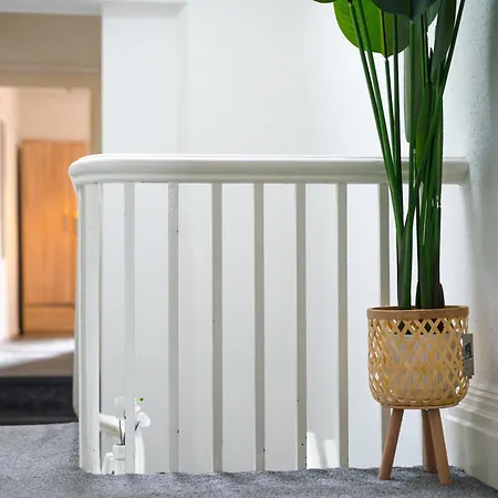 Modern 3-bedroom Near Centre Apartment *