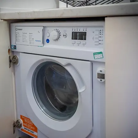 Bloom - Centre - Gated Parking Lejlighed