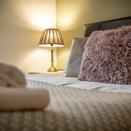 Bloom - Centre - Gated Parking Apartment