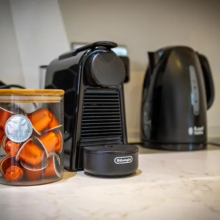 Bloom - Centre - Gated Parking Apartment *