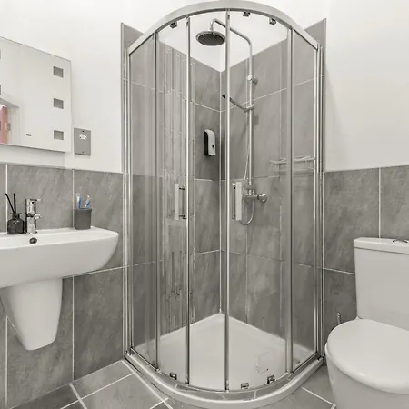 Bloom - Centre - Gated Parking Lejlighed *