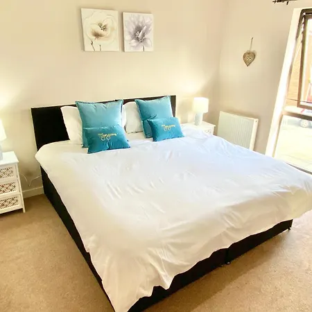 Spacious 5 Bed Townhouse Manchester, Salford Qauys - Two Bedroom With Parking Apartmán *