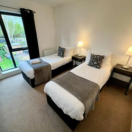 Spacious 5 Bed Townhouse Manchester, Salford Qauys - Two Bedroom With Parking * Mánchester