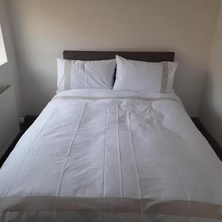 Villa Central Manchester Family-Friendly Home With Free Parking And Workspace Manchester