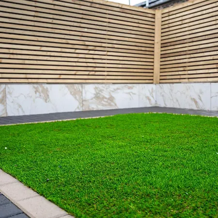 Luxury 6 Bed Near Centre With Cinema & Games 5 Bathrooms *