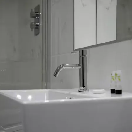 Super King Penthouse Minutes From Arndale Centre - Pass The Keys Aparthotel 4*