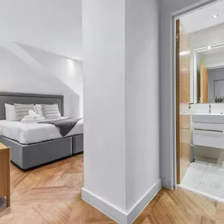 Super King Penthouse Minutes From Arndale Centre - Pass The Keys 맨체스터