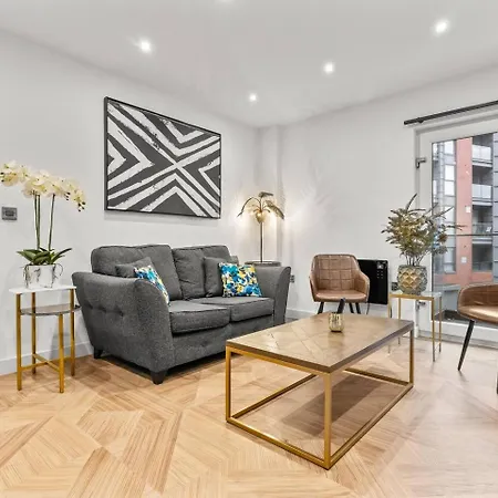 3 Bed Flat 8 Min Walk To Centre - Pass The Keys Apartment