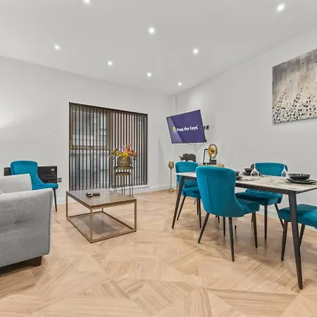 Large By Spinningfields - - Pass The Keys * Mánchester