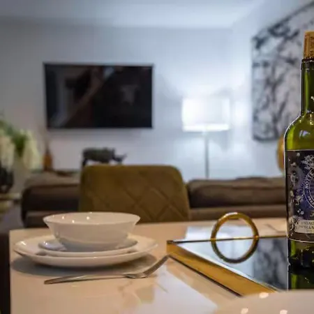 Stunning Split Floor Flat By Victoria - Pass The Keys 公寓