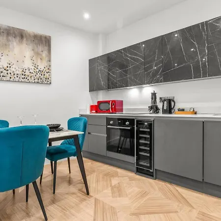 Large By Spinningfields - - Pass The Keys * Mánchester