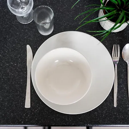 52 Furnival Road, Pensión